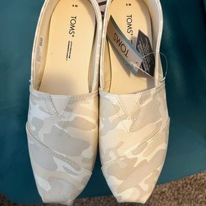 BNIB Egret Camo Print Toms Aloargata Womens size 9